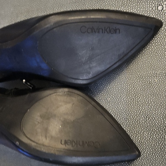 Calvin Klein ankle bootie with side zipper size 10 - Picture 9 of 11